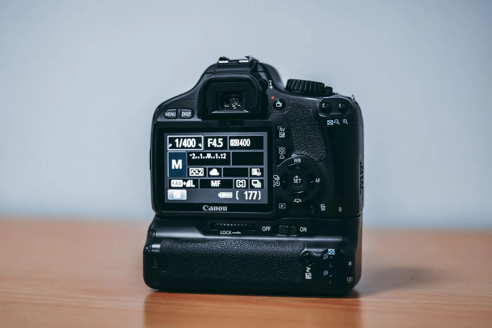 Back of a DSLR camera showing a shutter speed of 1/400, aperture F4.5 and ISO 400
